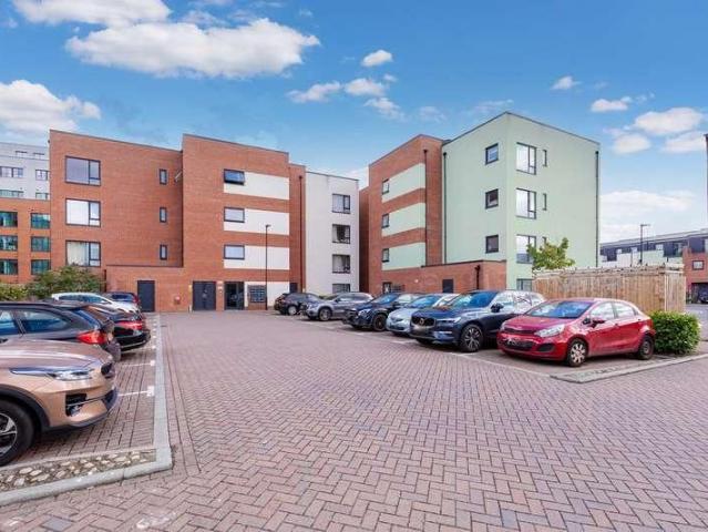 Flat for sale in Chalvey, Slough