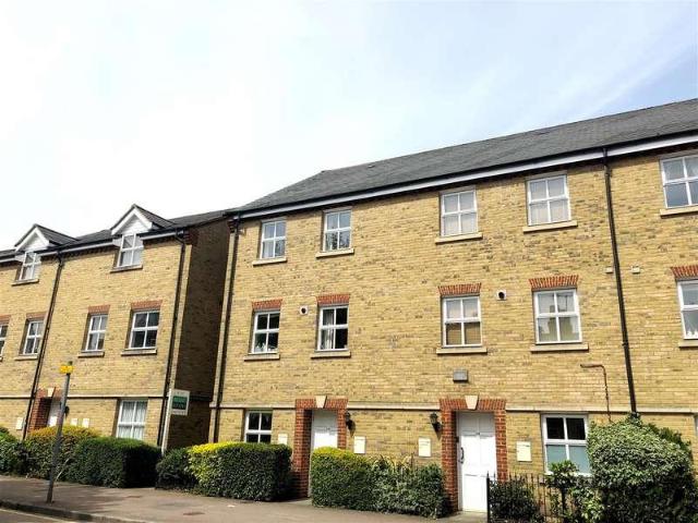 Flat for sale in Ashlyns Estate, Dacorum