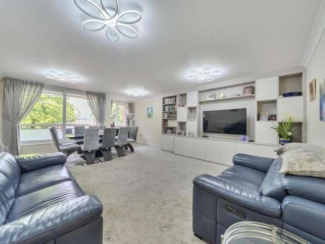 Flat for sale in Greater London