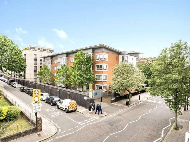 Flat for sale in Paddington, Greater London