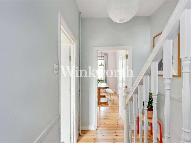 Flat for sale in Seven Sisters, Greater London