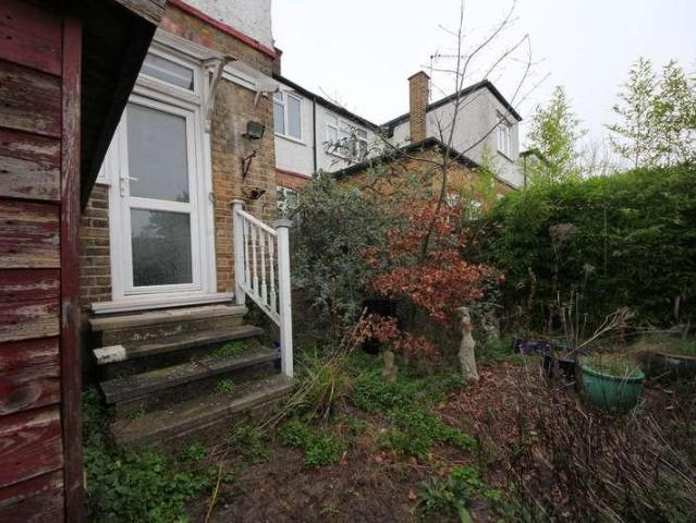 Flat for sale in London Borough of Ealing, Hanwell