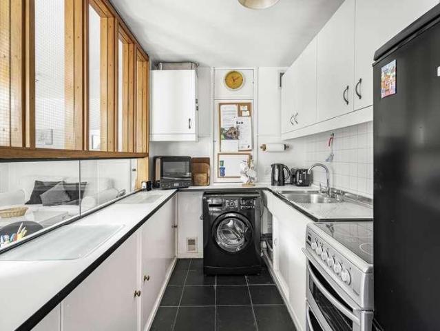 Flat for sale in The Slade, Oxfordshire