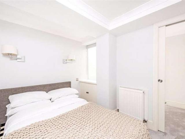 Flat for sale in Chelsea, Greater London