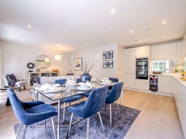Flat for sale in Gerrards Cross, Denham