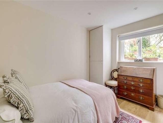 Flat for sale in London Borough of Hammersmith and Fulham, Greater London