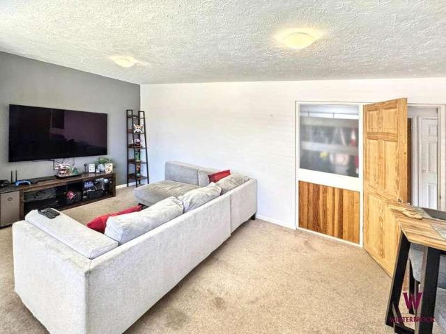Flat for sale in Berrick Salome, Oxfordshire
