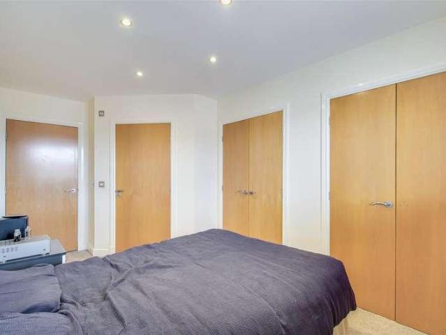 Flat for sale in Ossett, West Yorkshire