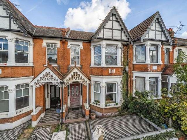 Flat for sale in Prittlewell, Southend-on-Sea