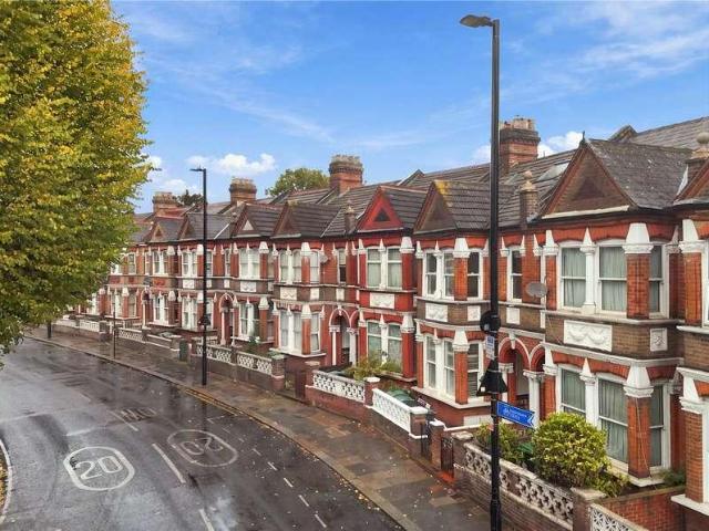 Flat for sale in London Borough of Haringey, Greater London