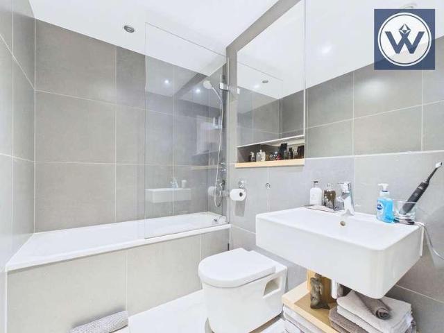 Flat for sale in Hayes, Greater London