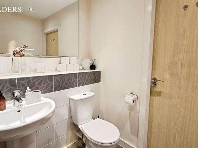 Flat for sale in Diglis, Worcestershire