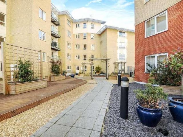 Flat for sale in Maidenhall, Key Street