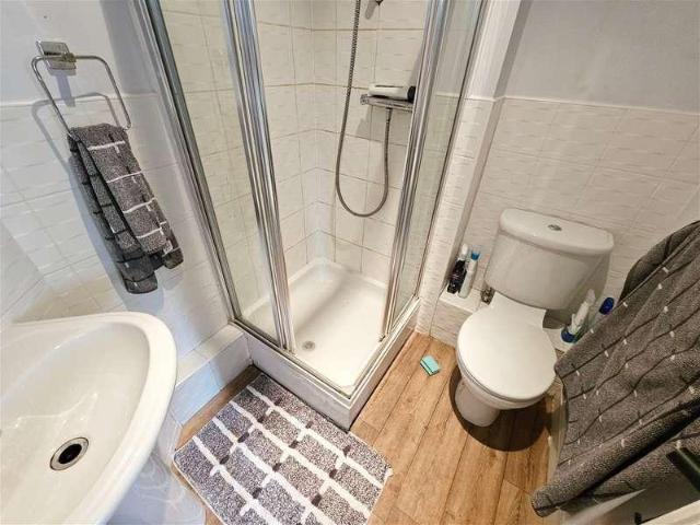 Flat for sale in West Yorkshire