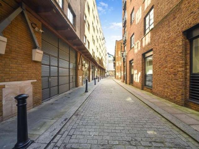 Flat for sale in Bermondsey, Greater London