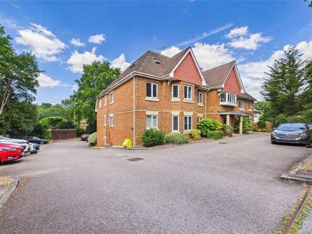 Flat for sale in Heatherside, Heol-las
