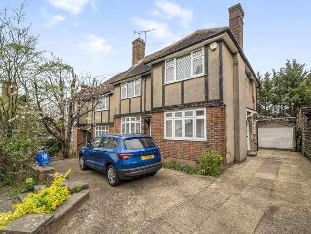 Flat for sale in Kingsbury, Greater London