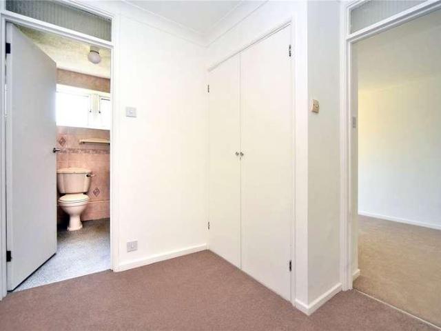 Flat for sale in Red Hill, Surrey