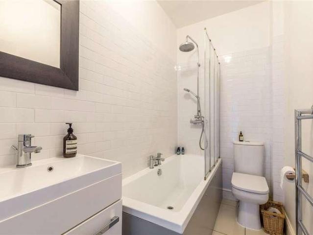 Flat for sale in East Dulwich, Greater London