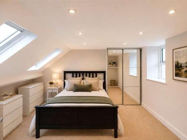 Flat for sale in Clapham Junction, Greater London