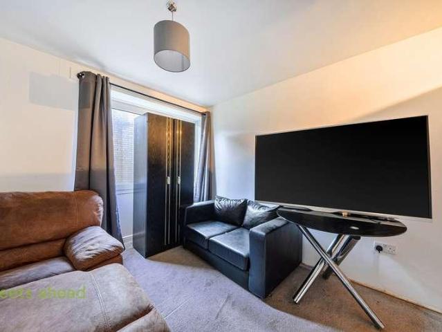 Flat for sale in London Borough of Croydon, Upper Norwood