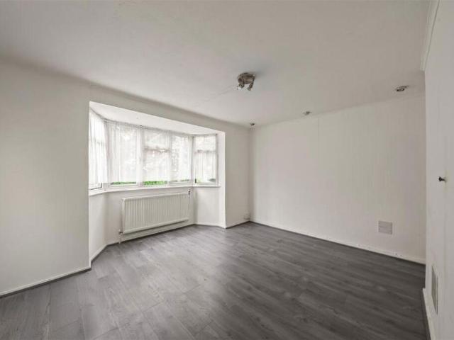 Flat for sale in Crystal Palace, Greater London