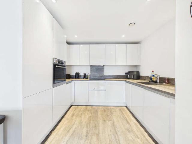 Flat for sale in Wickhurst Green, Horsham