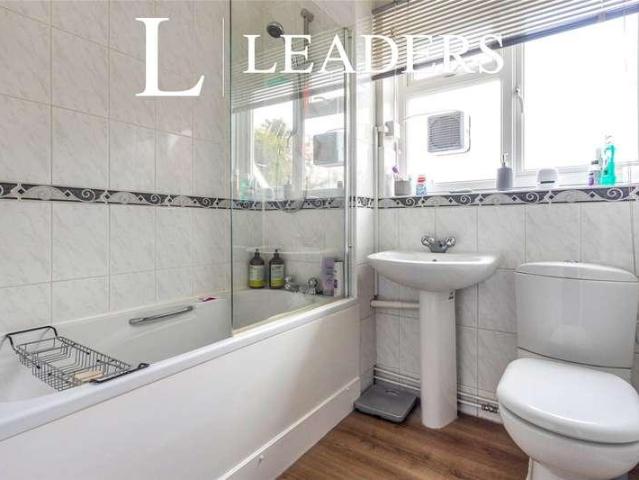 Flat for sale in Red Hill, Surrey