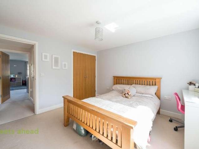 Flat for sale in London Borough of Croydon, Greater London
