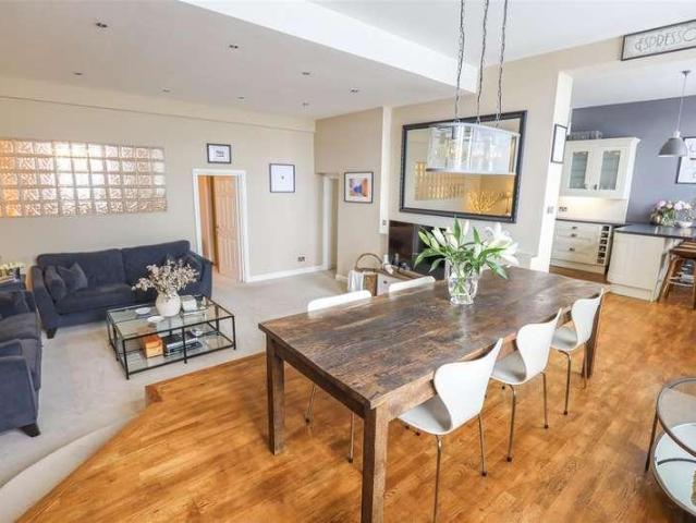 Flat for sale in Llantrisant, Wales