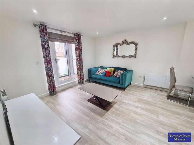 Flat for sale in London Borough of Hounslow, Spring Grove