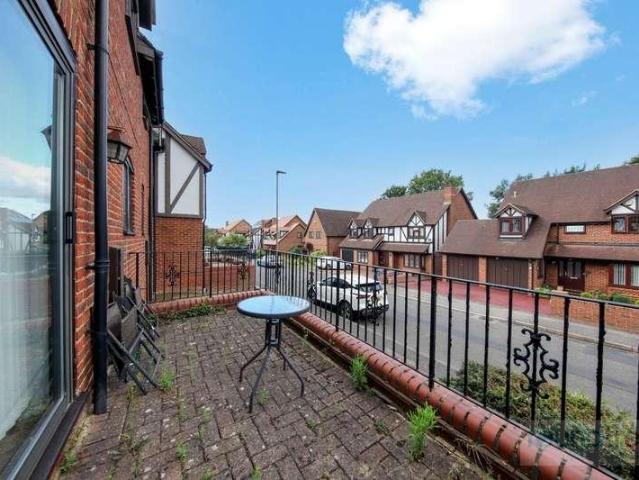 Flat for sale in The Hale, Greater London