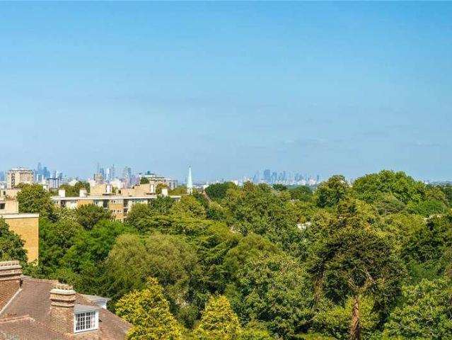 Flat for sale in Southfields, Greater London