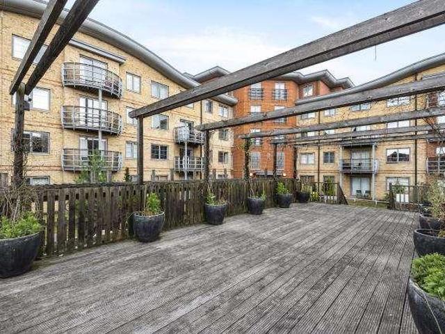 Flat for sale in Reading