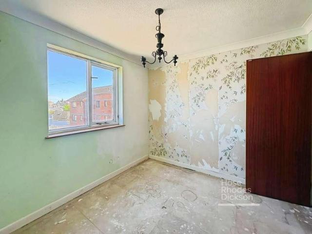 Flat for sale in Oakfield, Ryde