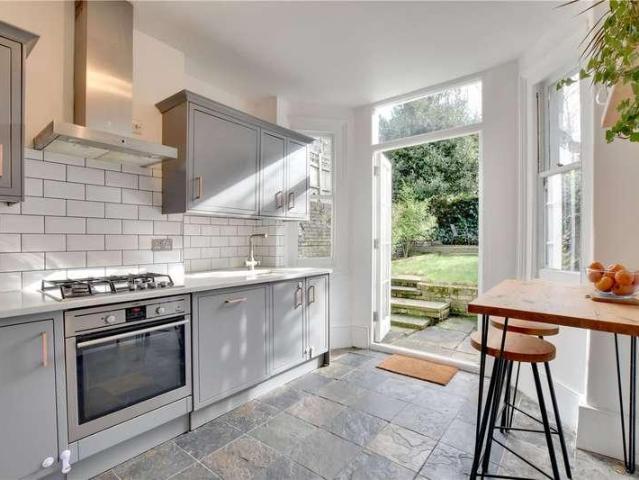 Flat for sale in East Greenwich, Greater London