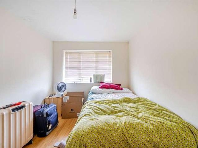 Flat for sale in Dunstable, Bedfordshire