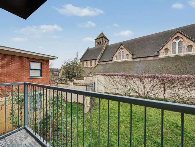 Flat for sale in London Borough of Haringey, Greater London
