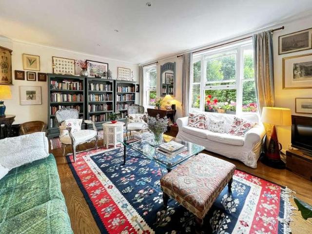 Flat for sale in Maida Vale, Greater London