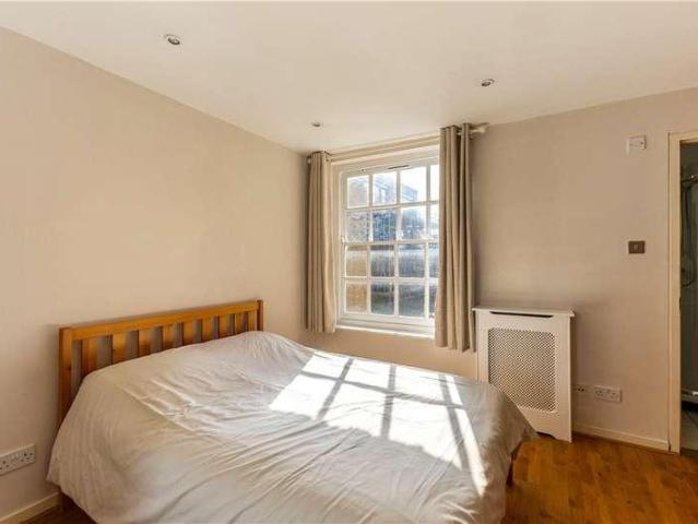Flat for sale in Bermondsey, Greater London