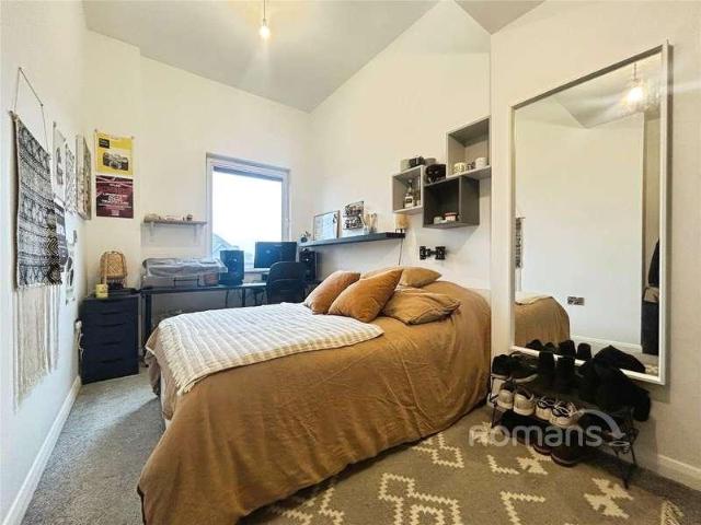 Flat for sale in Farnborough, Hampshire