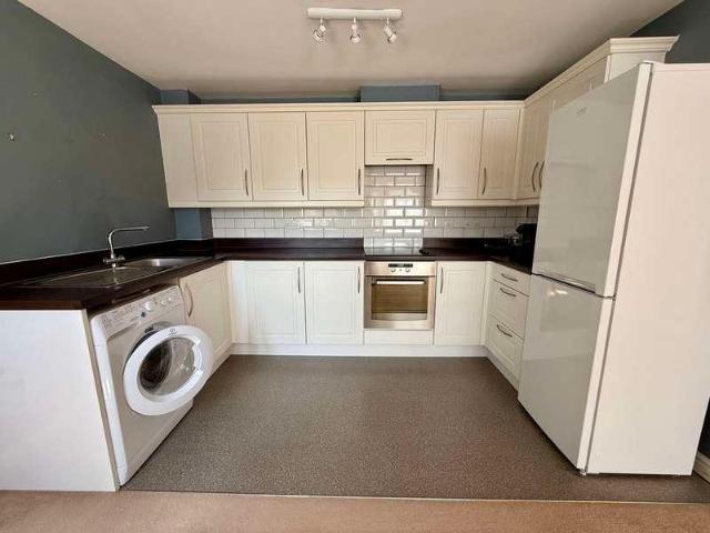 Flat for sale in Dunstable, Bedfordshire