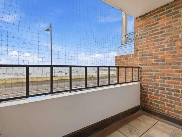 Flat for sale in Kursaal Estate, Alton Barnes