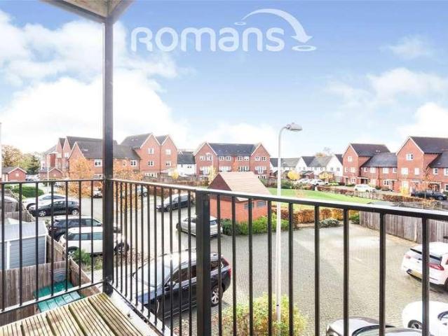 Flat for sale in Emmbrook, Wokingham