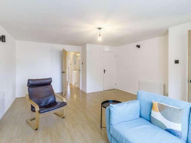 Flat for sale in Burrow's Bush, Wellingborough
