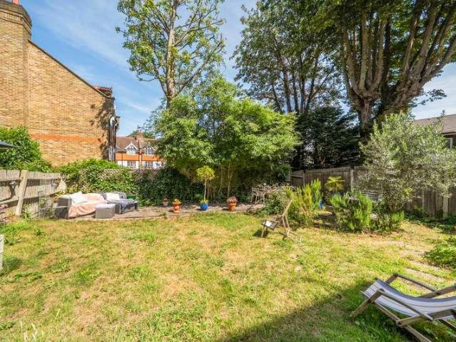 Flat for sale in London Borough of Lewisham, Forest Hill