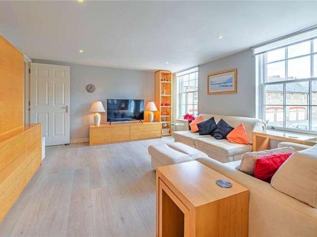 Flat for sale in Ashlyns Estate, Pouchen End