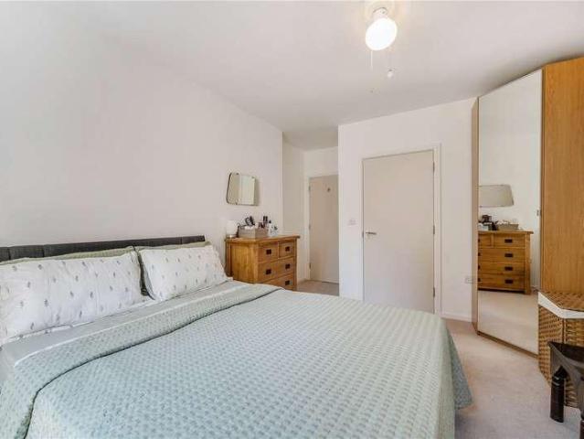 Flat for sale in Bromley-by-Bow, Mile End