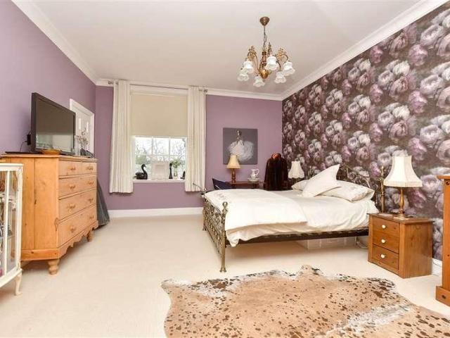 Flat for sale in Oad Street, Kent