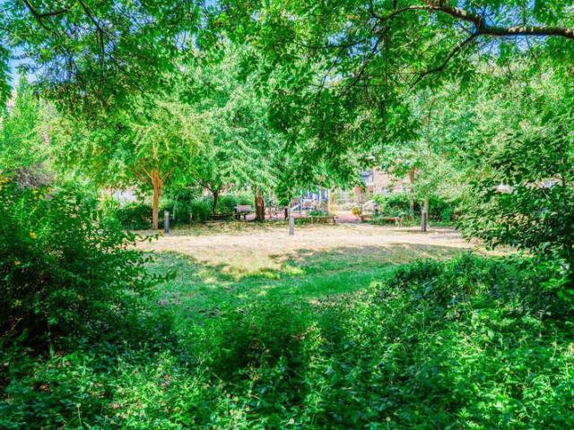 Flat for sale in London Borough of Hounslow, Greater London